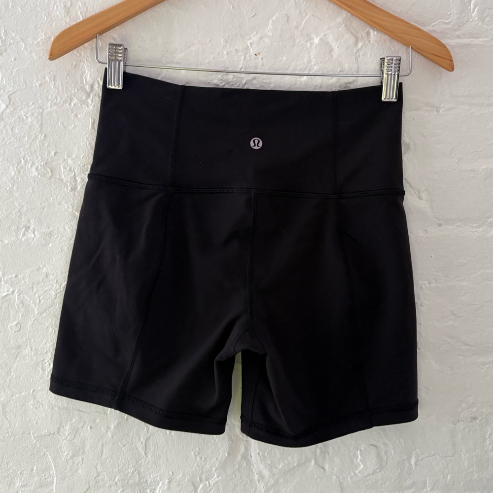 Lululemon Mid Rise Yoga Bike Short
